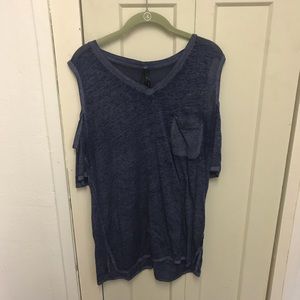 V-neck T-shirt with shoulder cutouts Size XL